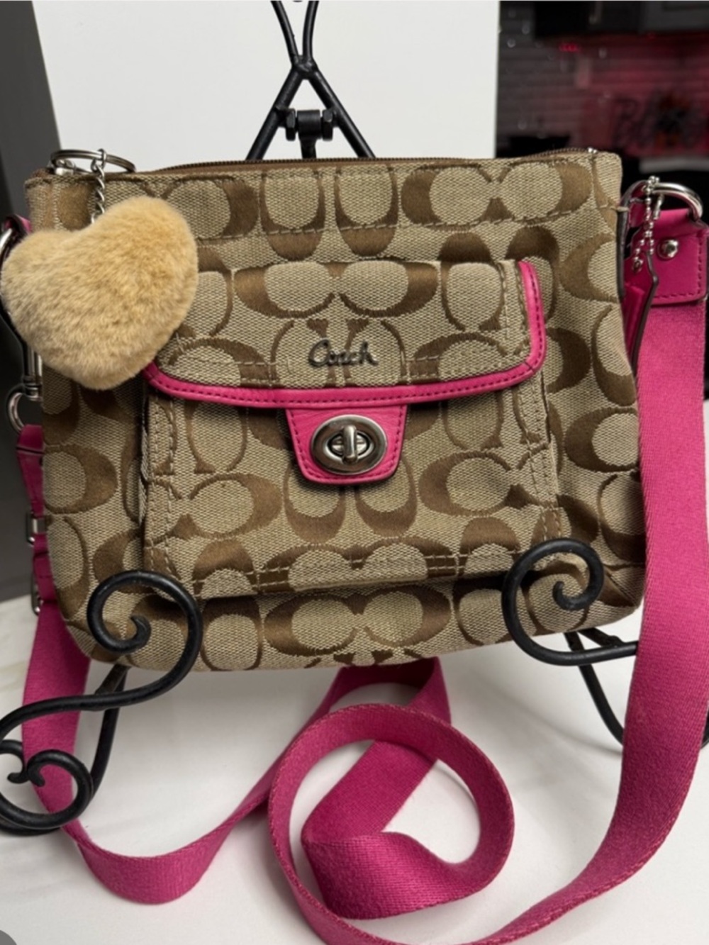 Coach Signature Canvas Crossbody Pink Trim with adjustable Strap,hangtag.EUC
